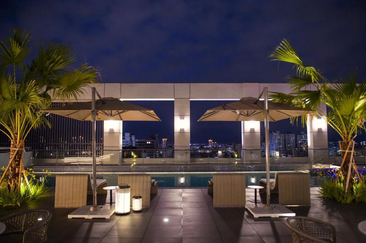 Grand Banyan Hotel Тайнань Экстерьер фото